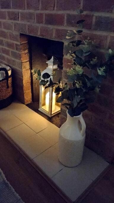 Cosy Cottage With Vineyard View Near Goodwood 치체스터 외부 사진